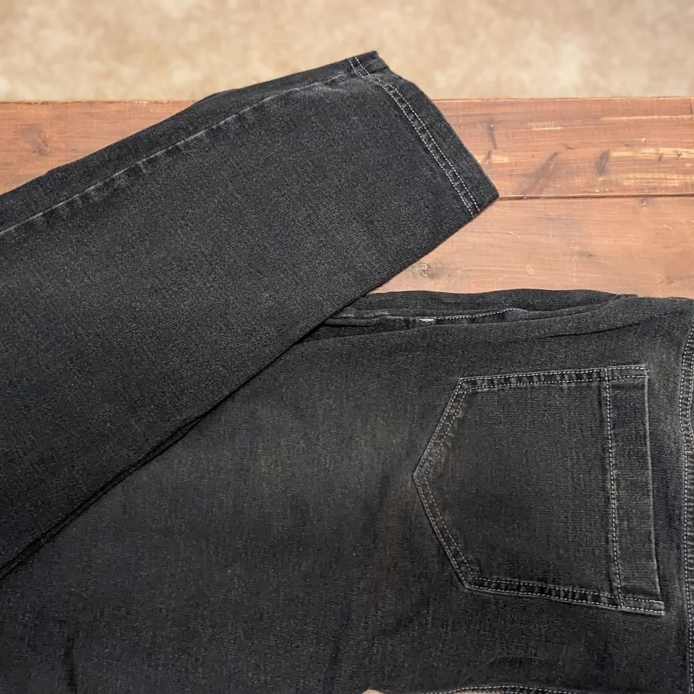 Slim-leg jeans. - Picture 6 of 6